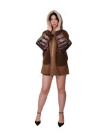 Piumino ecomontone e lana marrone 44 cappuccio chiusura zip tasche boccale polsi in elastico foderato pelo bianco montone - immagine 4