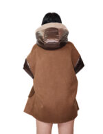 Piumino ecomontone e lana marrone 44 cappuccio chiusura zip tasche boccale polsi in elastico foderato pelo bianco montone - immagine 5