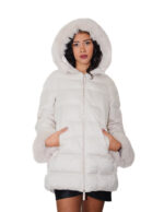 Piumino colore beige 50 eco pelliccia cappuccio e polsi tasche chiusura zip colletto alto manica lunga