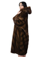 Cappotto pelliccia di visone lungo 112 centimetri 56 scanbrown marrone lavorato orizzontale a V cappuccio - immagine 2