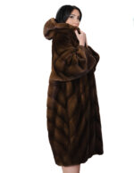 Cappotto pelliccia di visone lungo 112 centimetri 56 scanbrown marrone lavorato orizzontale a V cappuccio - immagine 3