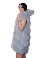 Gilet lungo in pelliccia di volpe argentata sky celeste 42 con cappuccio zip e pelle scamosciata 86 centimetri - immagine 2