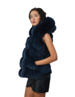 Gilet corto piumino e pelliccia di volpe blu 46 lavorazione a V chiusura zip tasche esterne cappuccio bordato pelliccia - immagine 2