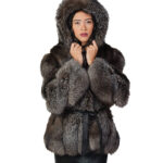 Giacca in pelliccia di volpe lavorazione a V 44 argentata groellandia cappuccio cinta esterna pelle