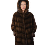 Cappotto pelliccia lunga scampanato 78 cm cappuccio demi 56 visone orizzontale a V saga furs