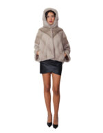 Куртка-накидка из меха норки V-образная 60см размер 48-56 светло-серая, капюшон на меху — изображение 4