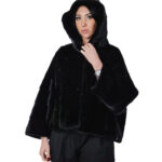 Nerzpelz-Cape-Jacke mit V-Ausschnitt, 60 cm lang, Größe 48-56, schwarze, pelzgefütterte Kapuze