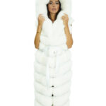 White fox vest size 46 with horizontal workmanship, 122 cm long, with hood and internal hook fastening, belt at the waist