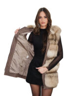 Ärmellose Fox-Jacke mit breiten Streifen, Kapuze (Größe 40) mit Außentaschen, Lederriemen und Reißverschluss. – Bild 6