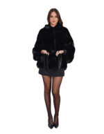 Nerzcape, 48–56 cm horizontal, schwarze Nerzkapuze, innenliegender Pelzgürtel, Fledermausärmel, 68 cm hoch – Bild 4