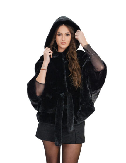 Nerzcape, 48–56 cm horizontal, schwarze Nerzkapuze, innenliegender Pelzgürtel, Fledermausärmel, 68 cm hoch