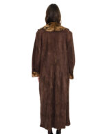 Very long coat 126 cm sheepskin outside brown leather and inside spotted fur 50 raw cut shawl collar and cuffs with turn-ups - Image 5