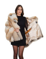 Natural fox fur cape, V-neck, one size, batwing sleeve, internal leather belt - Image 6