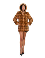 Horizontaler, goldfarbener Nerzmantel mit Kapuze, Größe 40, lange Ärmel, 82 cm lang, Außentaschen, Hakenverschluss – Bild 4