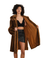 Horizontal geschnittene Nerzjacke mit Kapuze, Größe 46, hellbraun, lange Ärmel, Knopf am Hals, Kordelzug in der Taille – Bild 6