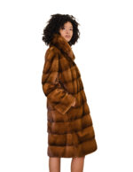 50 Goldblonder langer Mantel, 110 Nerzpelz, horizontaler Kragen mit Knopf und langen Ärmeln – Bild 3