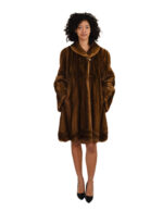 Halbmelierter Nerzmantel aus den 60er Jahren in Glockenform mit vertikalem Wellenband am Saum und italienischem Kragen – Bild 4