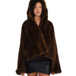 Kurze Nerzjacke, Größe 48, lange Ärmel und Kapuze, halb Pelz, halb Futter