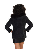 Короткая черная куртка из овчины, размер 44, капюшон с отделкой из лисьей шерсти, застежка-молния, в том числе на карманах, длинные рукава с короткими манжетами. — изображение 5