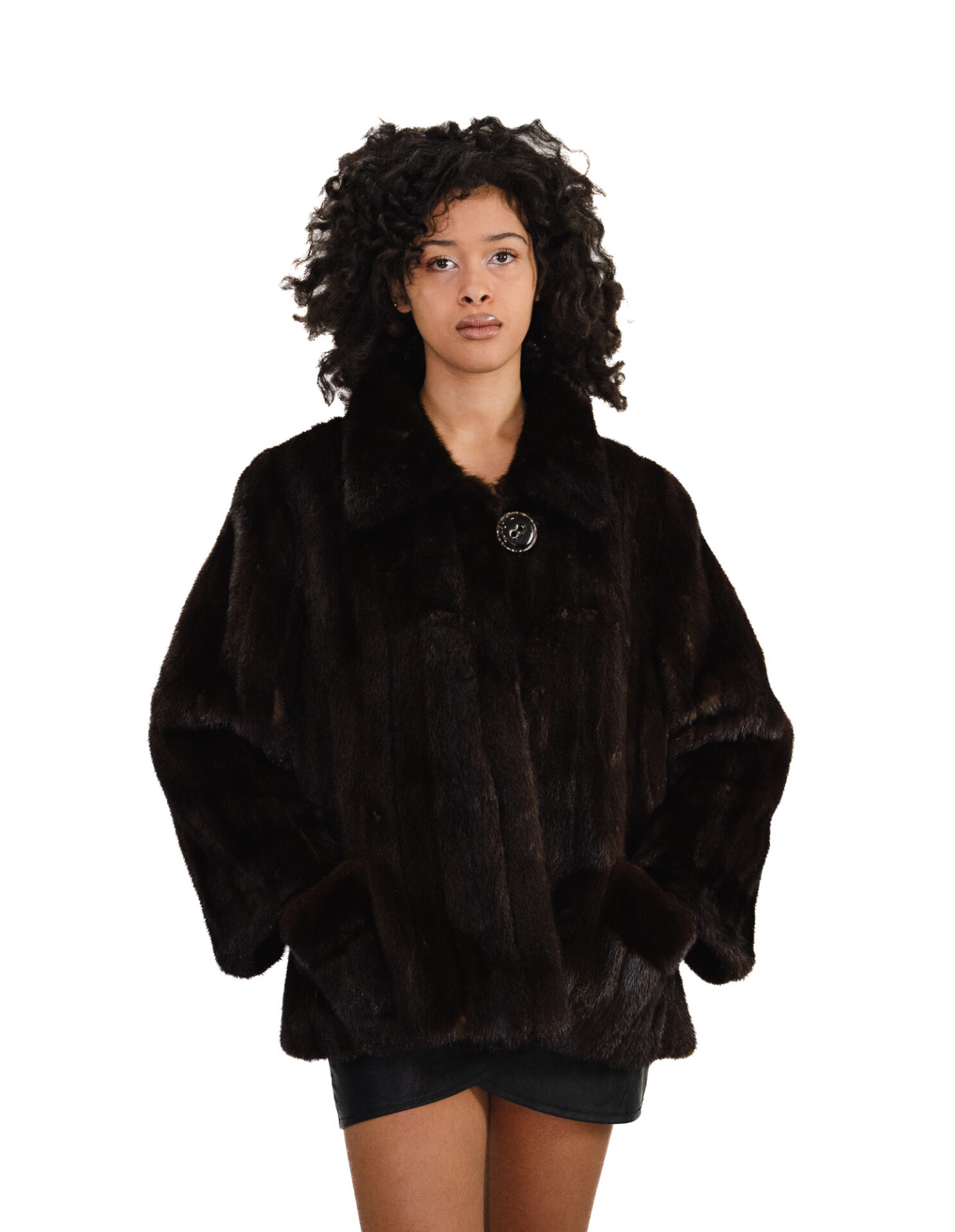 InModa 9 Gen 2026 179 Visone mogano trasporto verticale 52 mogano tasca a boccale collo italiano a punta bottone chiusura ganci - immagine 1