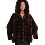 Giacca 44-56 cappuccio demi visone pelliccia orizzontale busto e pelle intera manica coulisse sul fondo